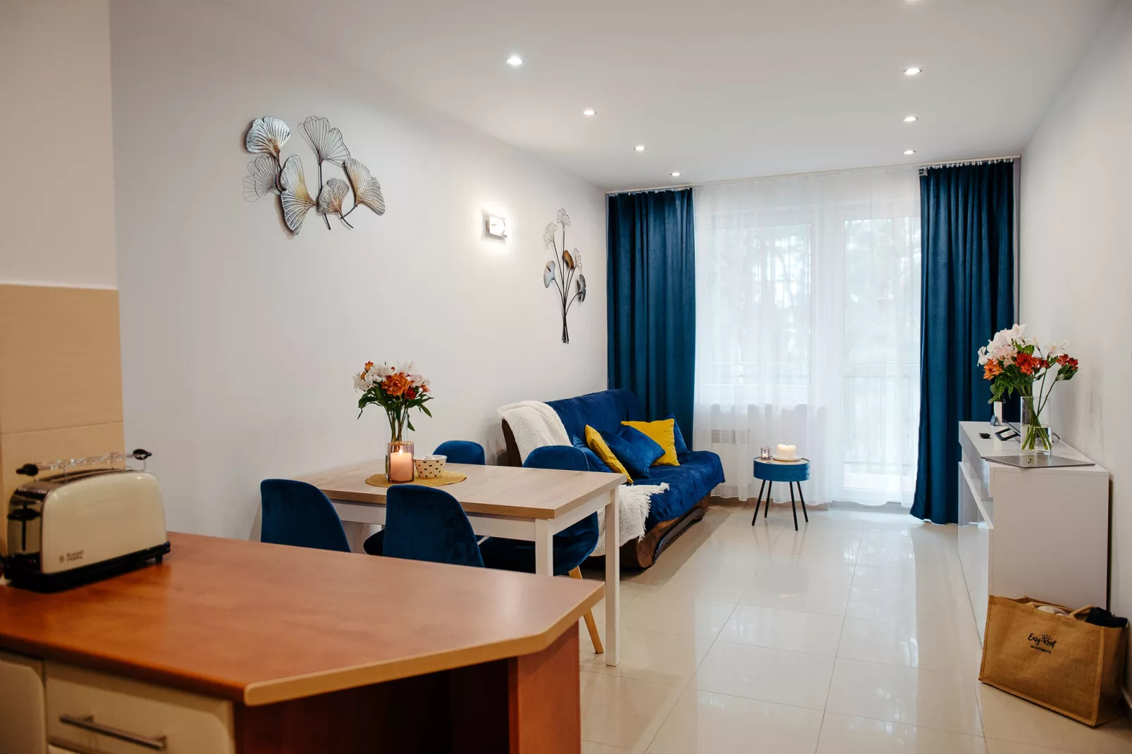 Easy-Rent Blue Mare Lukecin-Wohnzimmer
