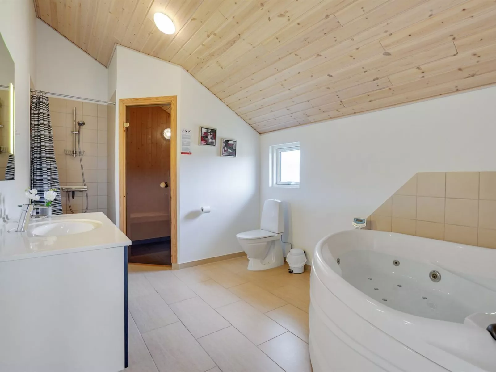 "Krum" - 4.5km from the sea-Drinnen