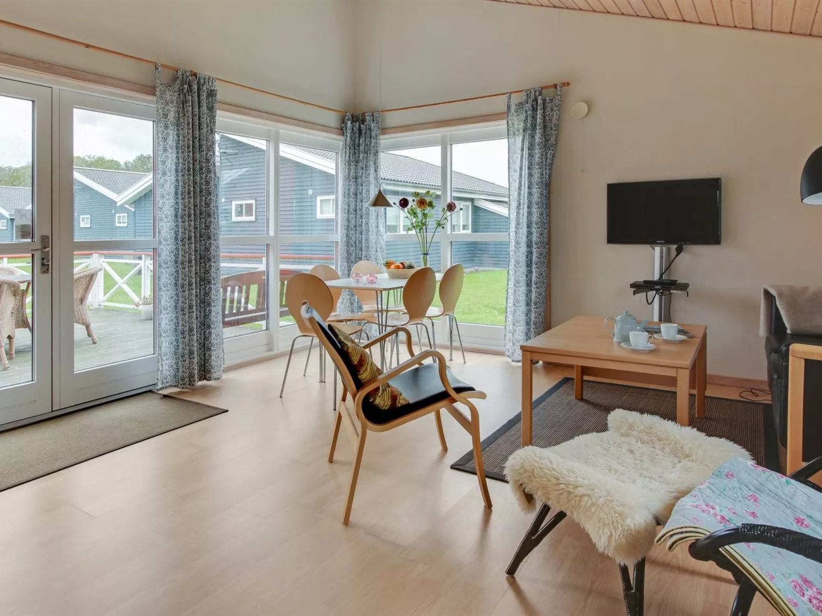 "Carlie" - 2.8km from the sea-Drinnen