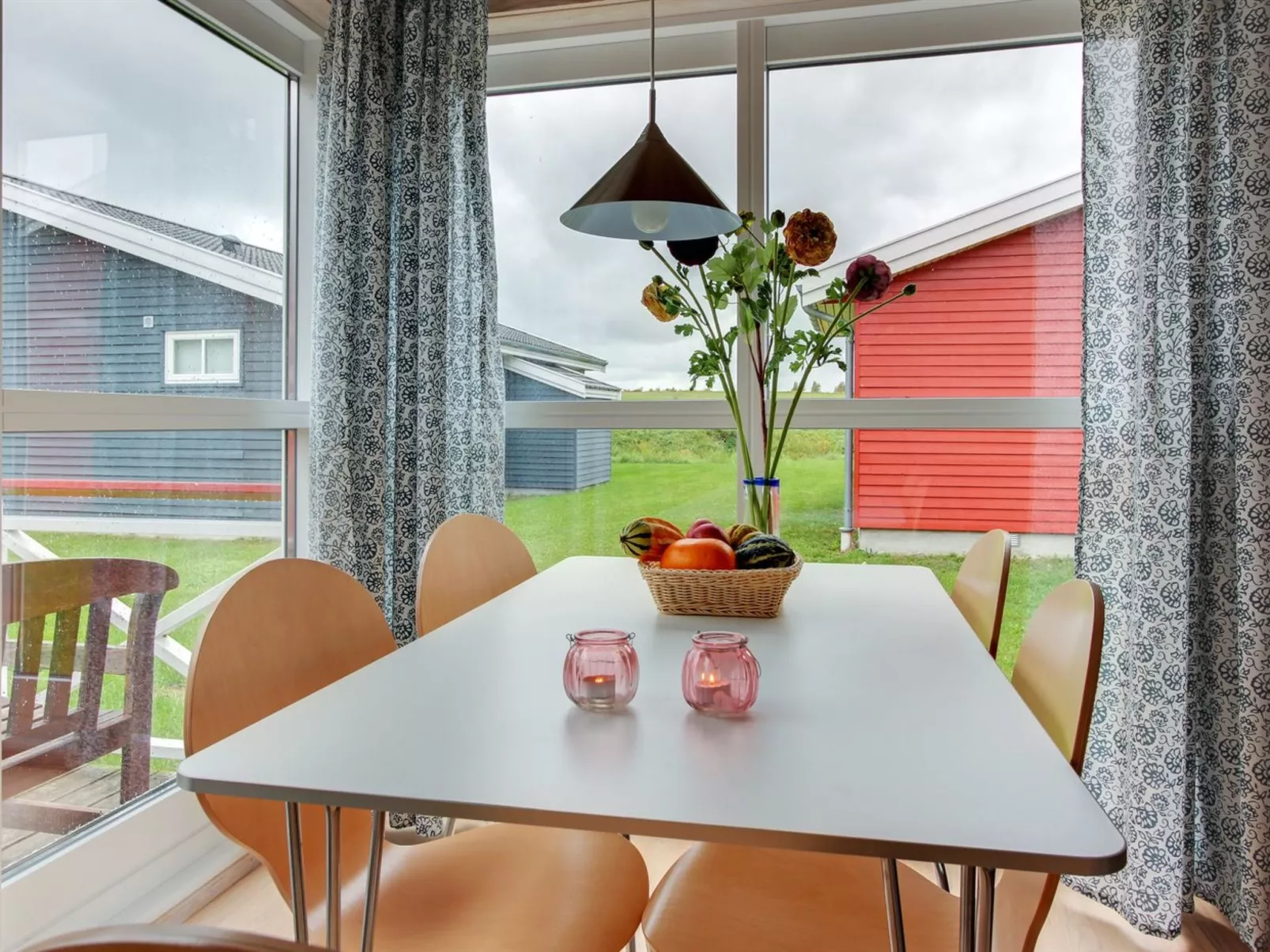 "Carlie" - 2.8km from the sea-Drinnen