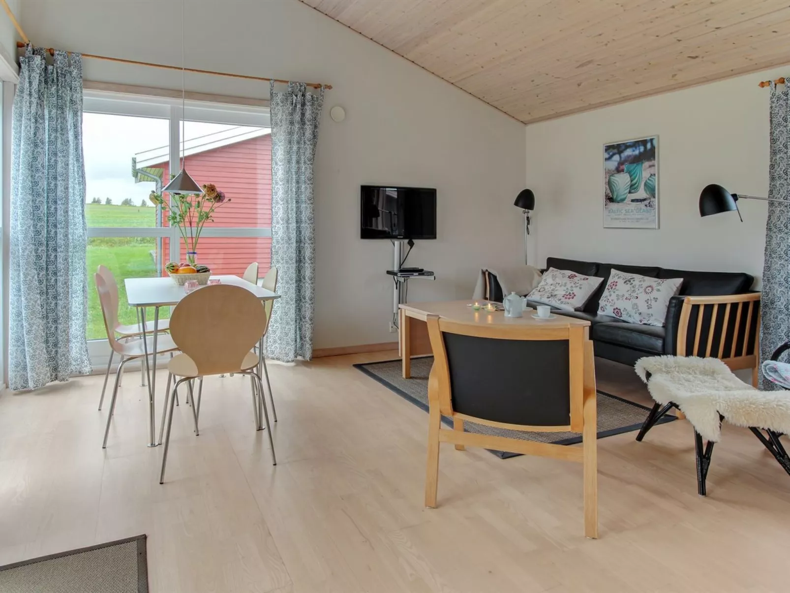 "Carlie" - 2.8km from the sea-Drinnen