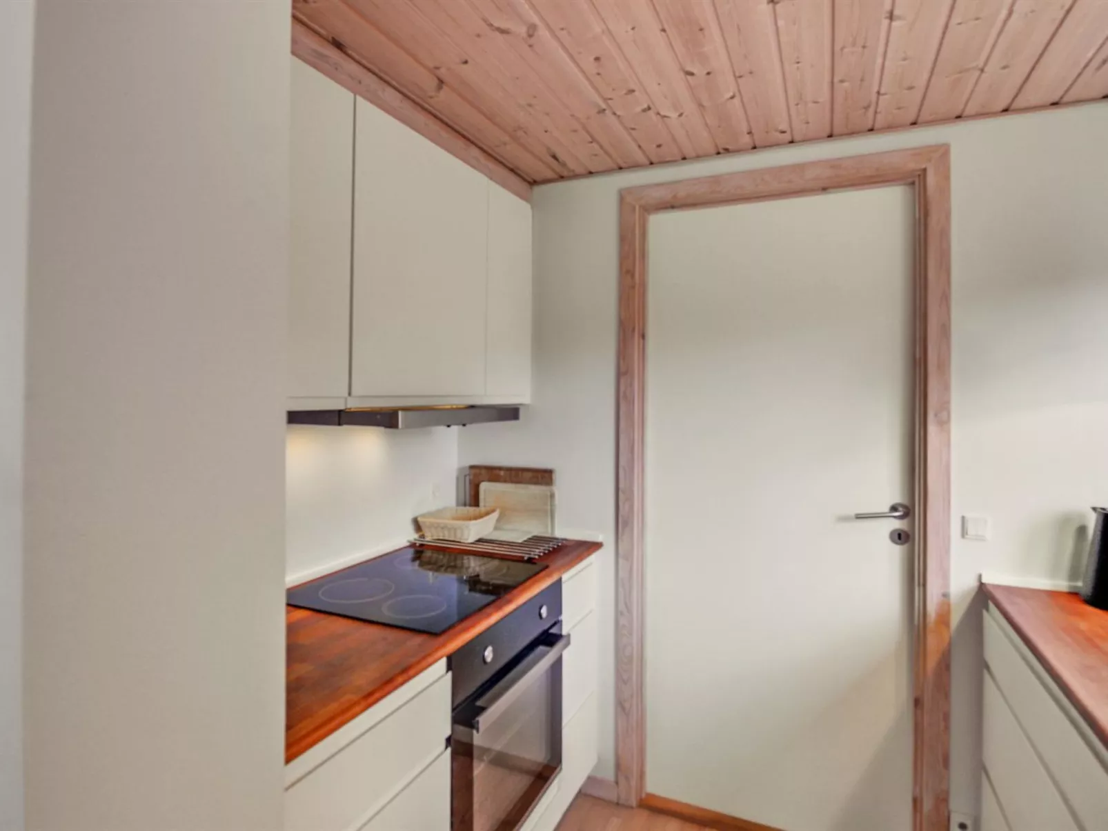 "Carlie" - 2.8km from the sea-Drinnen