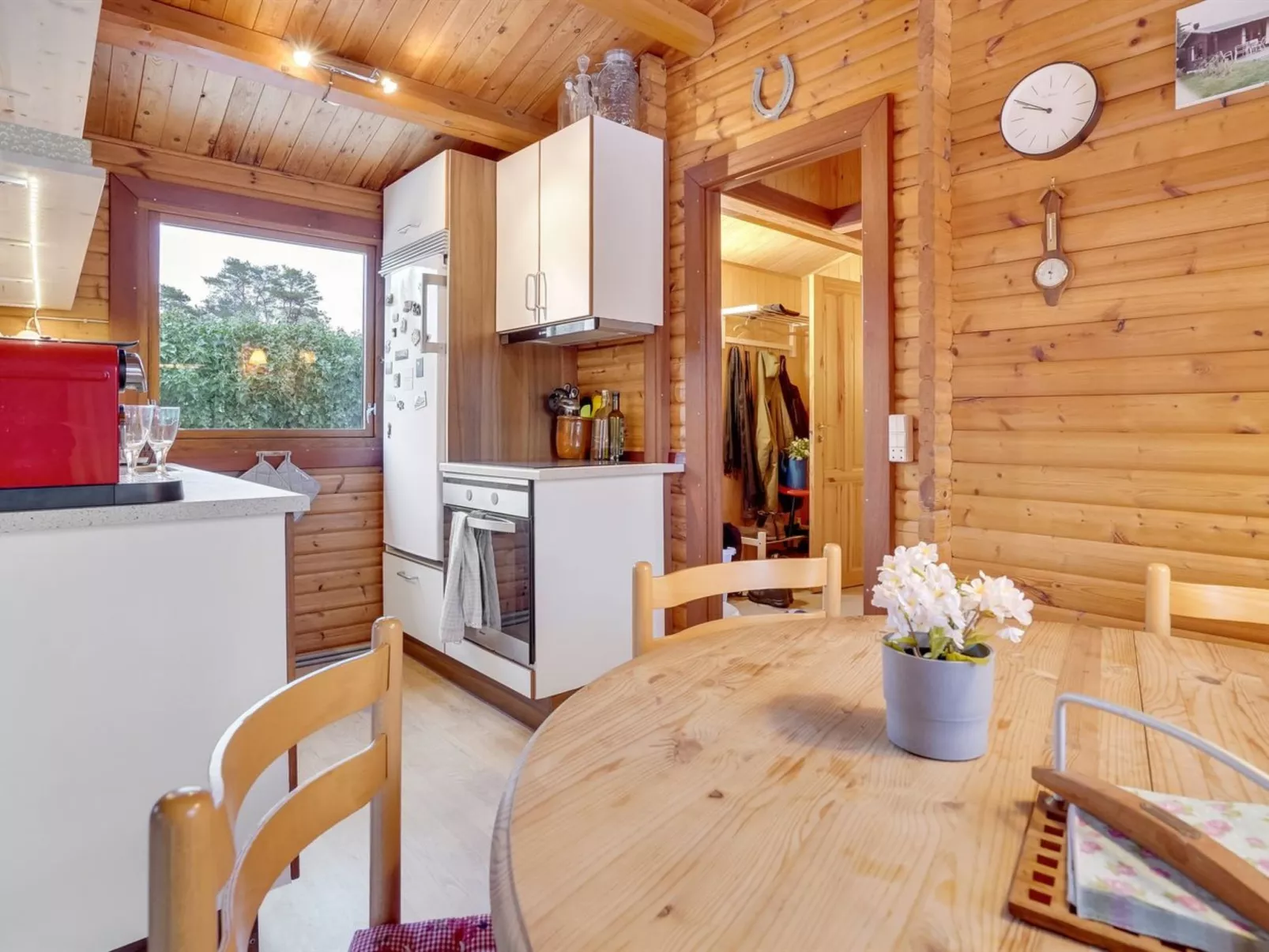 "Agda" - 100m from the sea-Drinnen