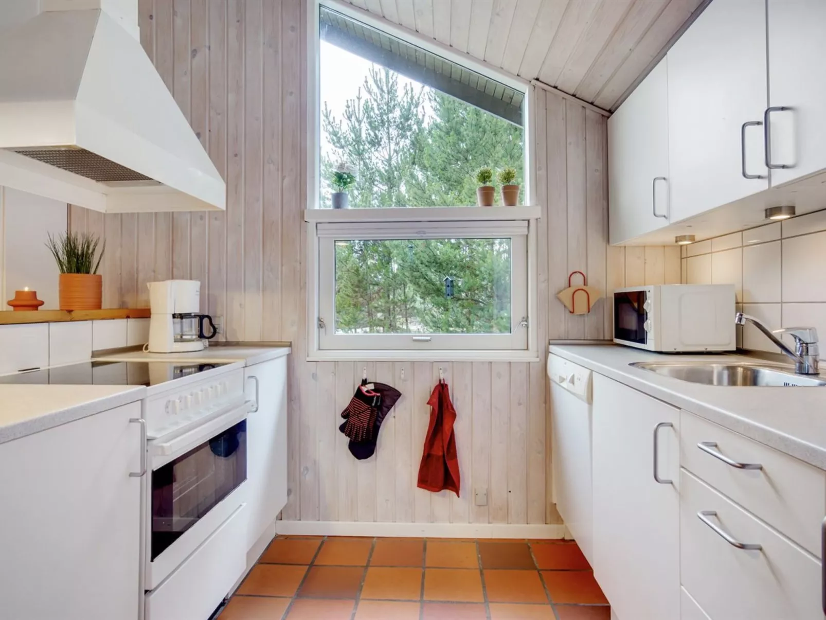 "Elayne" - 3km from the sea-Inside
