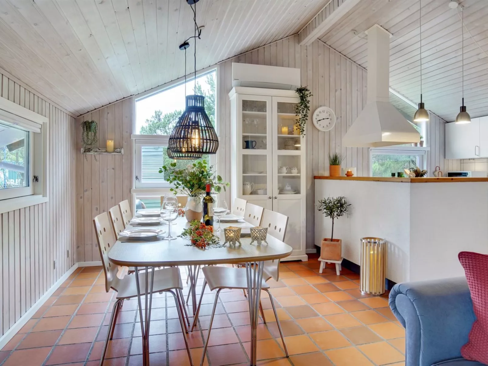 "Elayne" - 3km from the sea-Inside