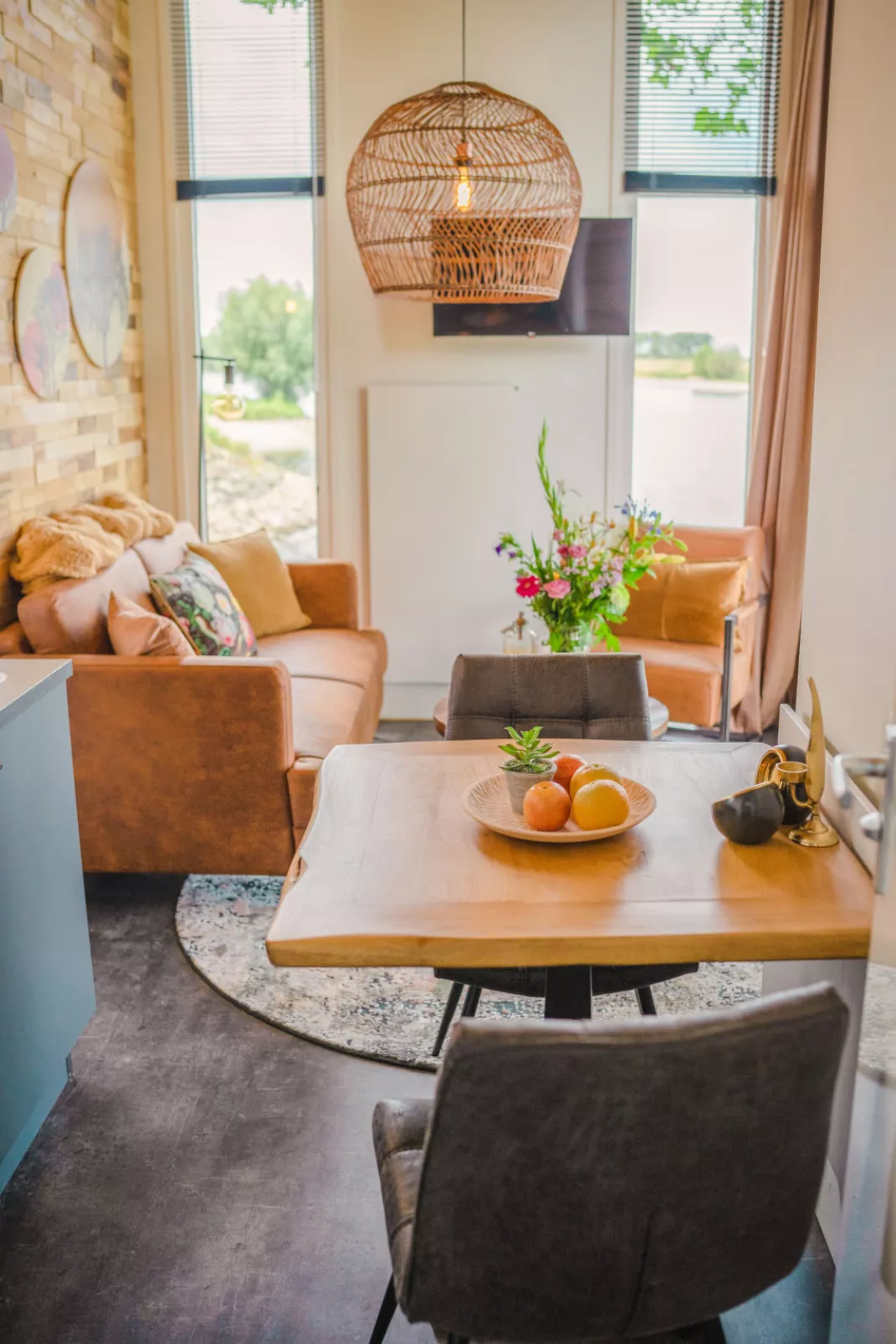 Tiny River House-Inside