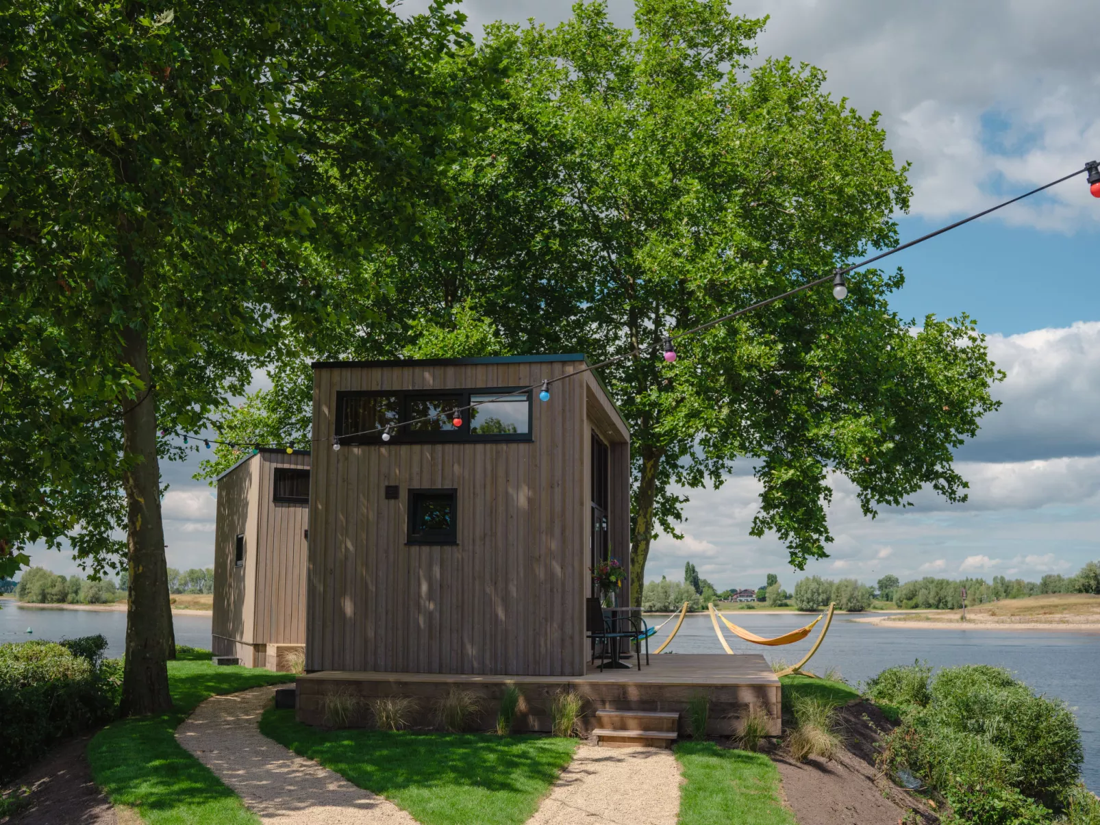 Tiny River House-Outside