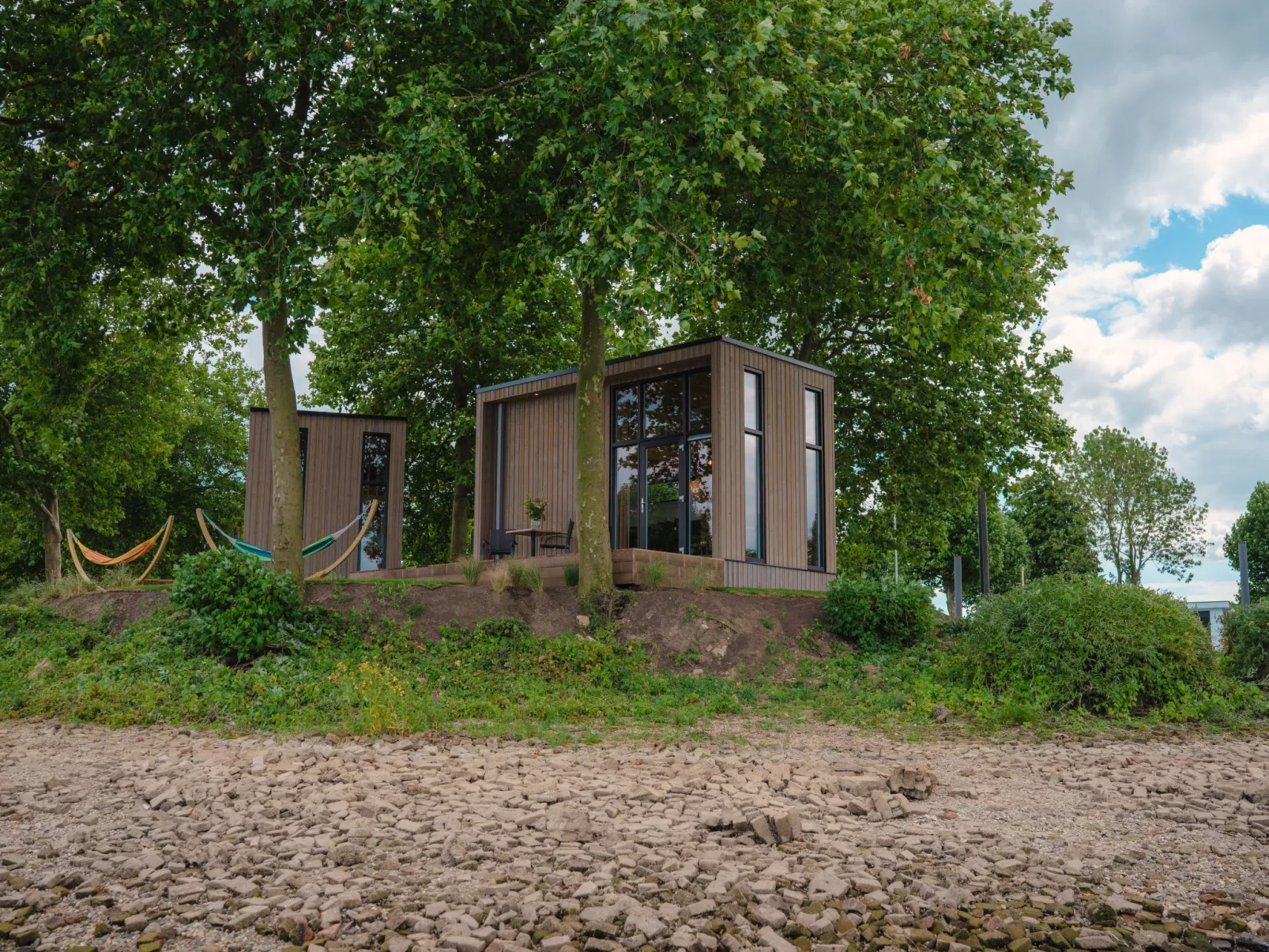 Tiny River House-Outside