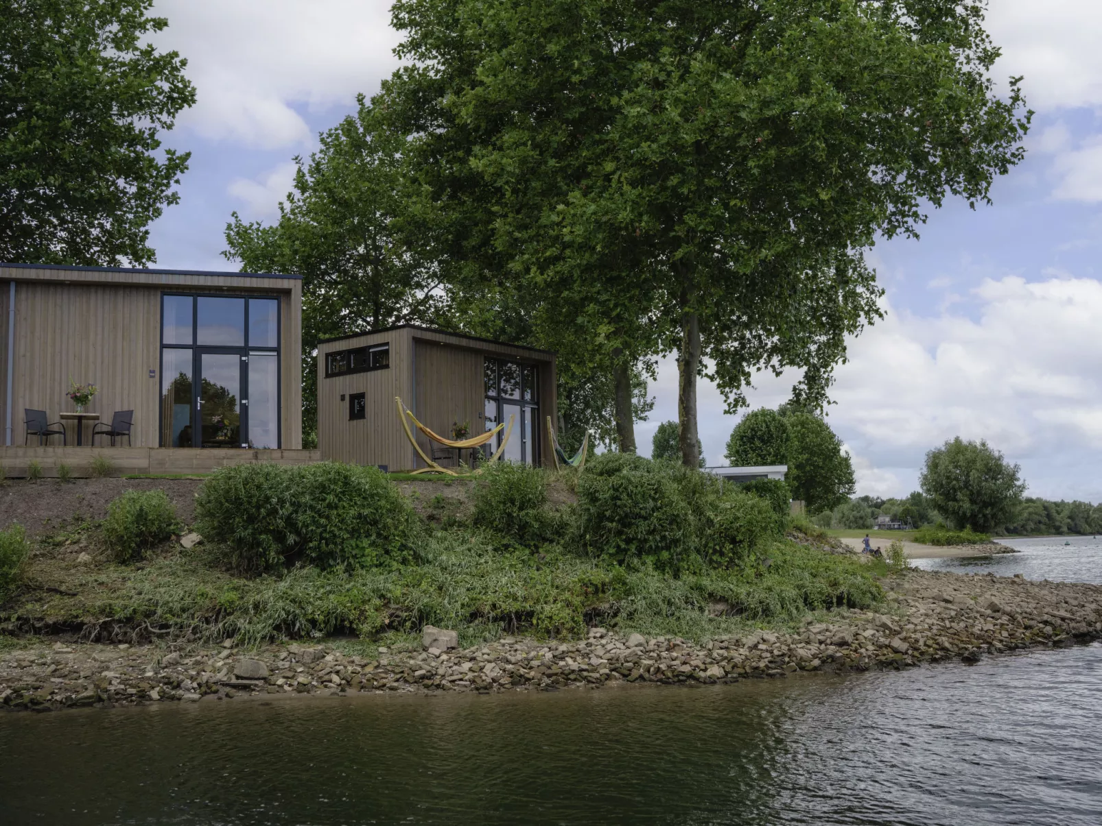 Tiny River House-Outside
