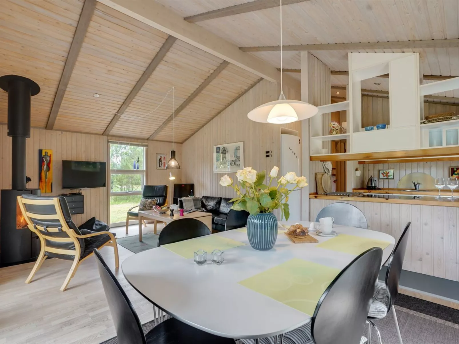 "Svantepolk" - 1.1km from the sea-Drinnen