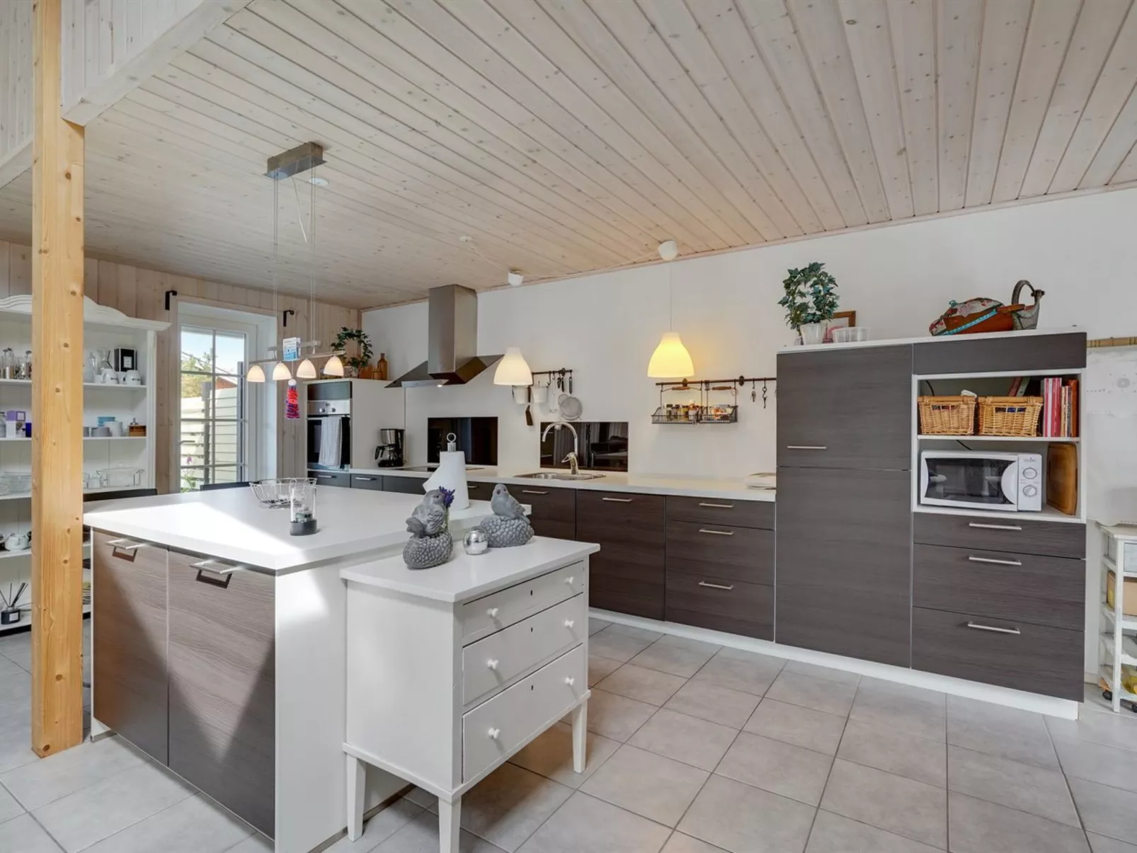 "Thorth" - 1.3km from the sea-Inside