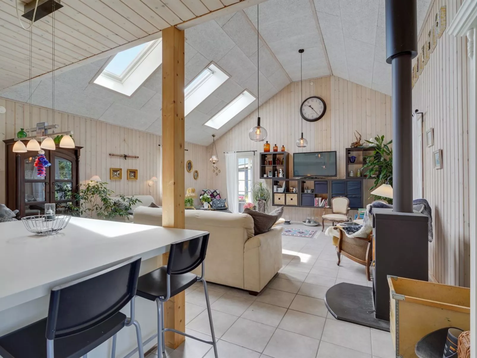 "Thorth" - 1.3km from the sea-Inside