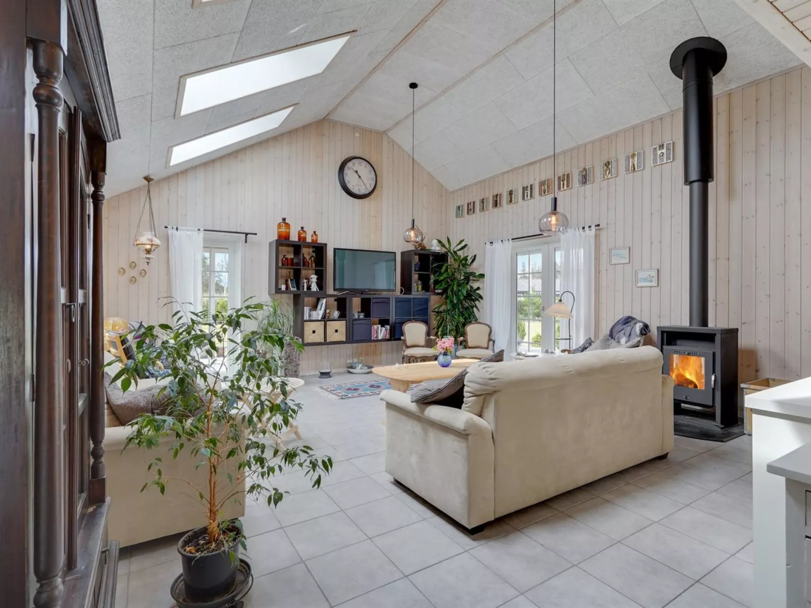 "Thorth" - 1.3km from the sea-Inside