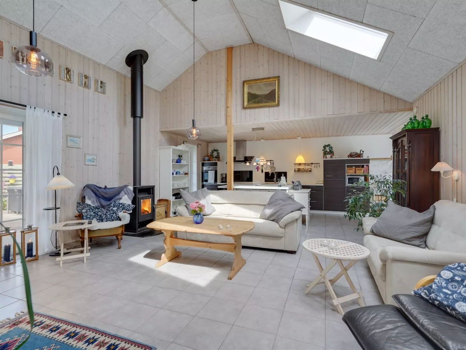 "Thorth" - 1.3km from the sea-Inside
