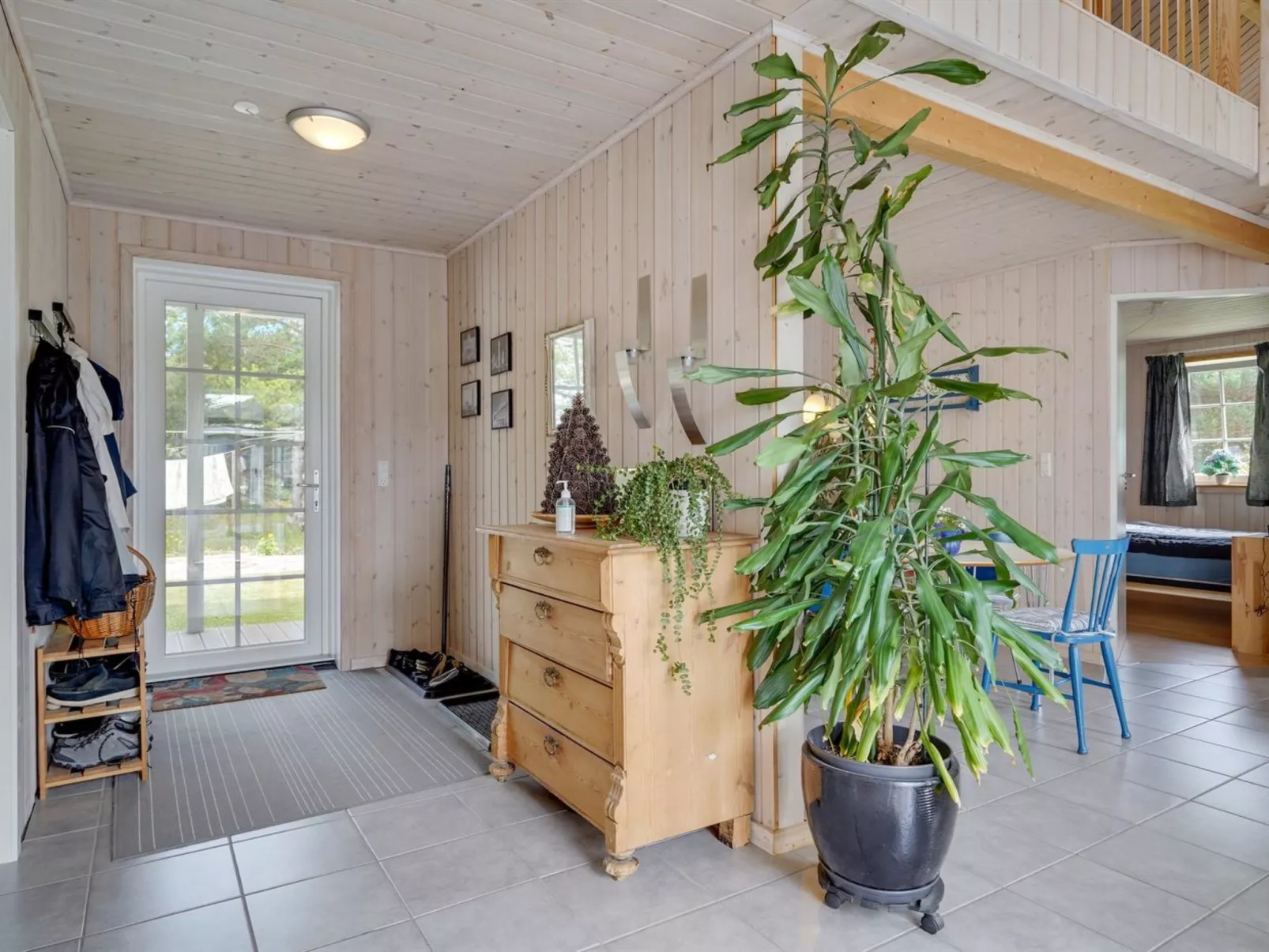 "Thorth" - 1.3km from the sea-Inside