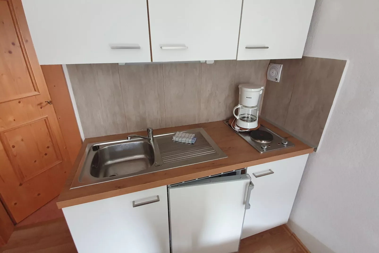 Garconniere-Kitchen