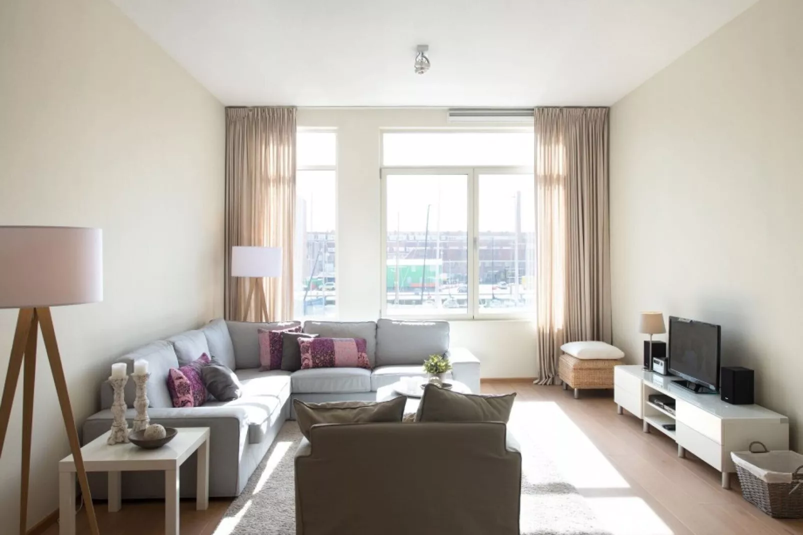Scheveningen Harbour 16B-Salon
