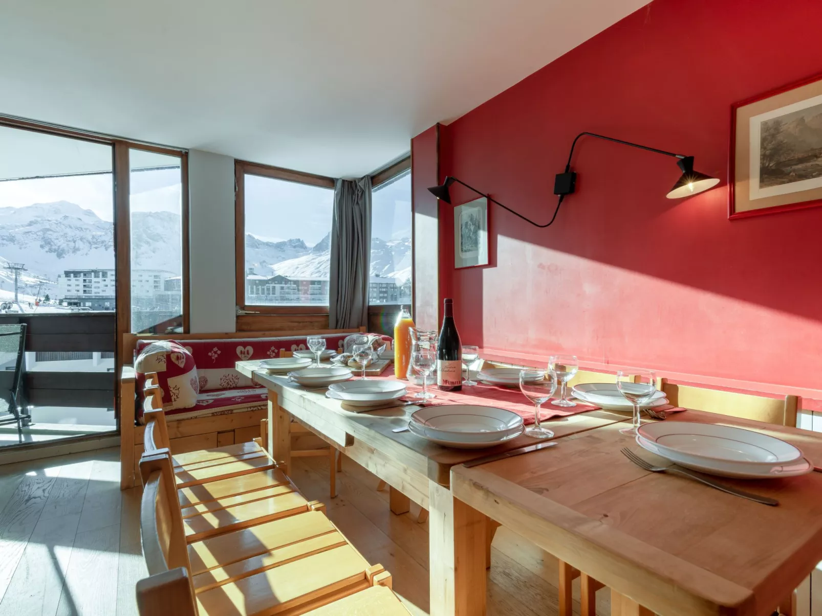 Les Roches Rouges (Lavachet)-Inside