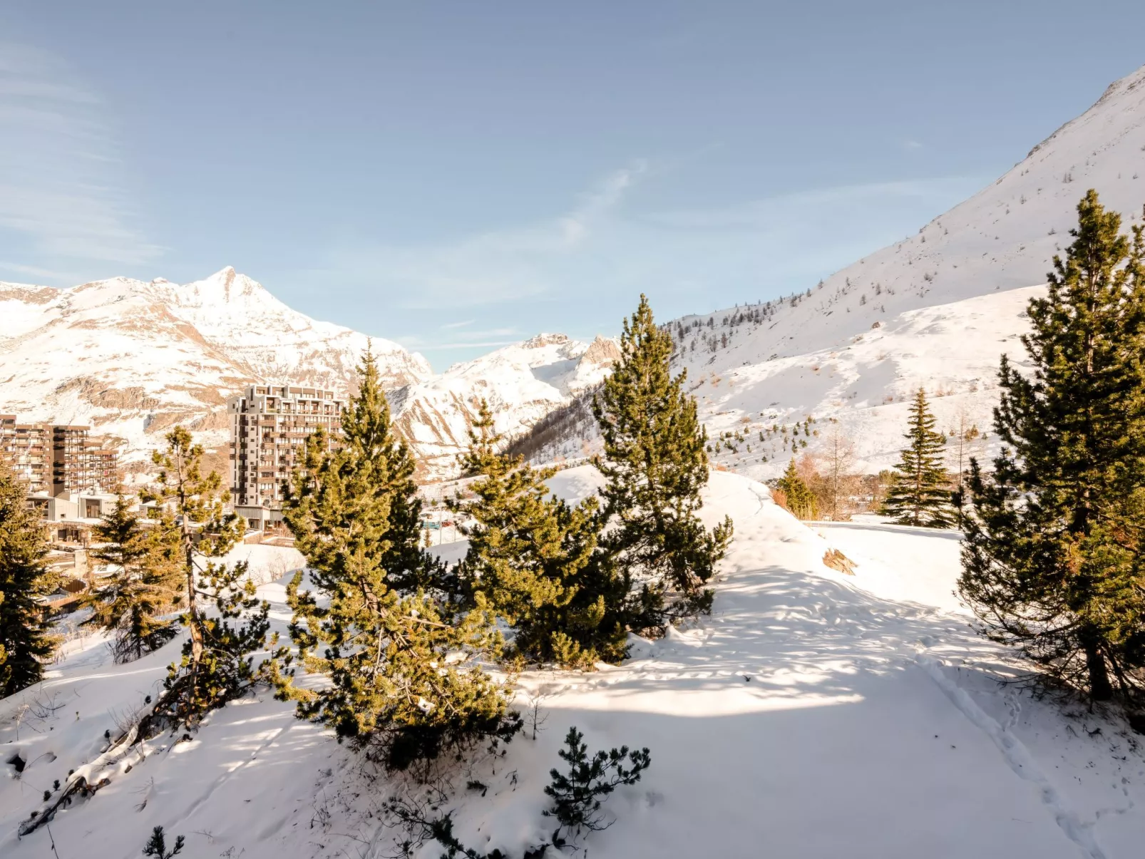 Les Roches Rouges (Lavachet)-Outside