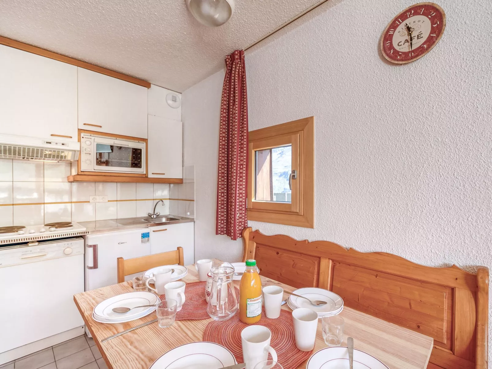 Home Club (Lavachet)-Drinnen