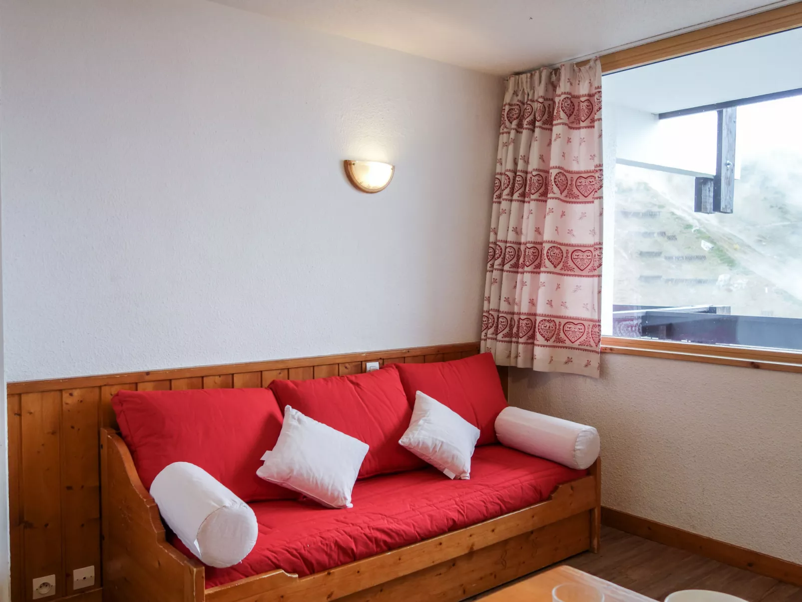 Home Club (Lavachet)-Inside