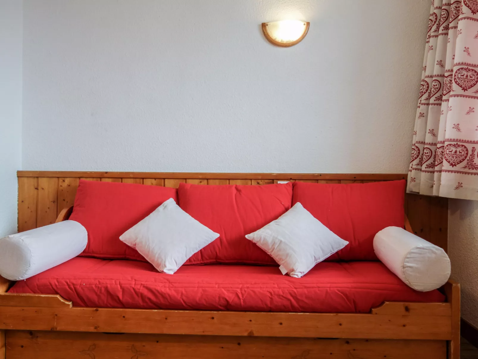 Home Club (Lavachet)-Inside