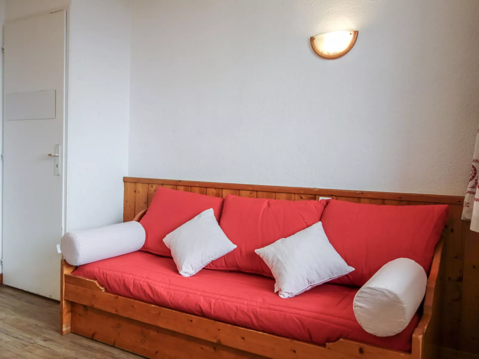 Home Club (Lavachet)-Inside