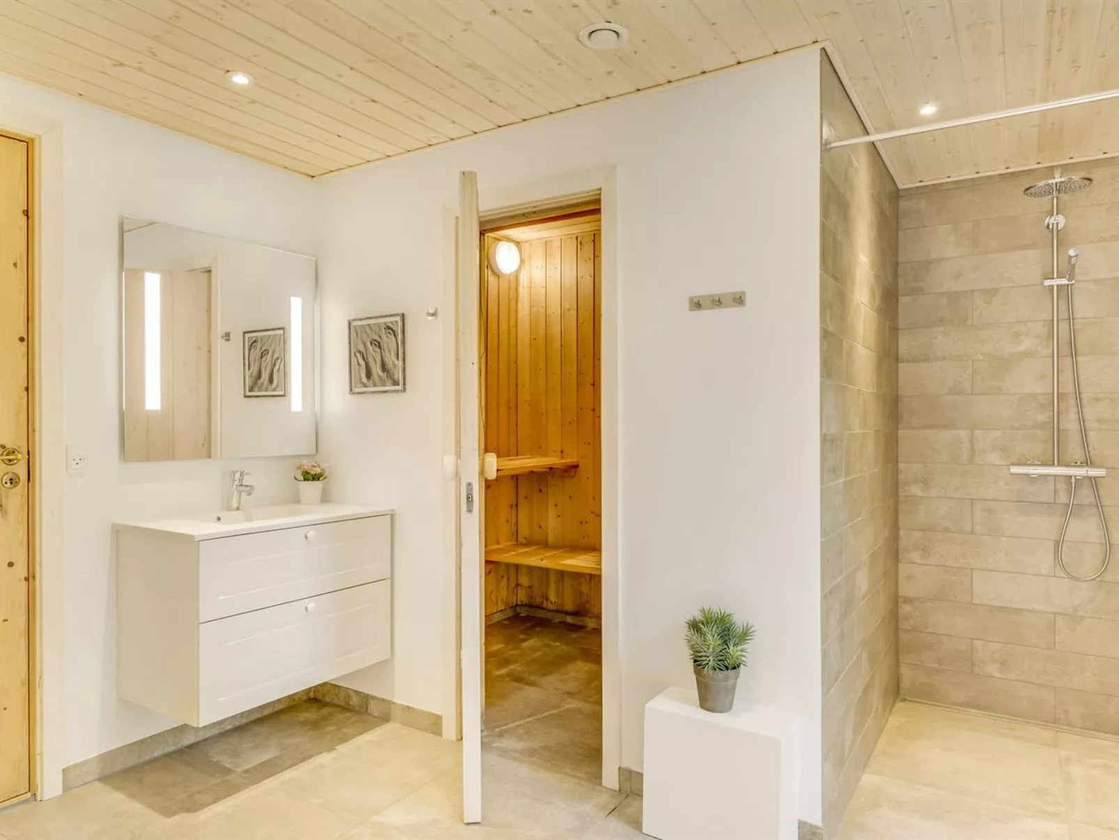 "Iven" - 300m from the sea-Dedans