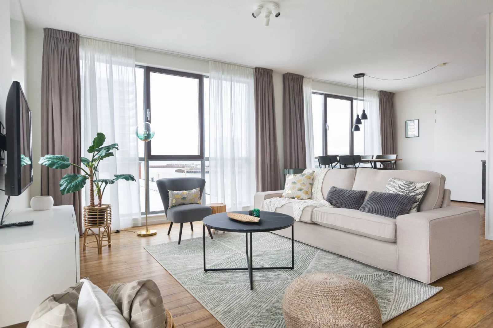 Scheveningen Harbour 80C-Living room