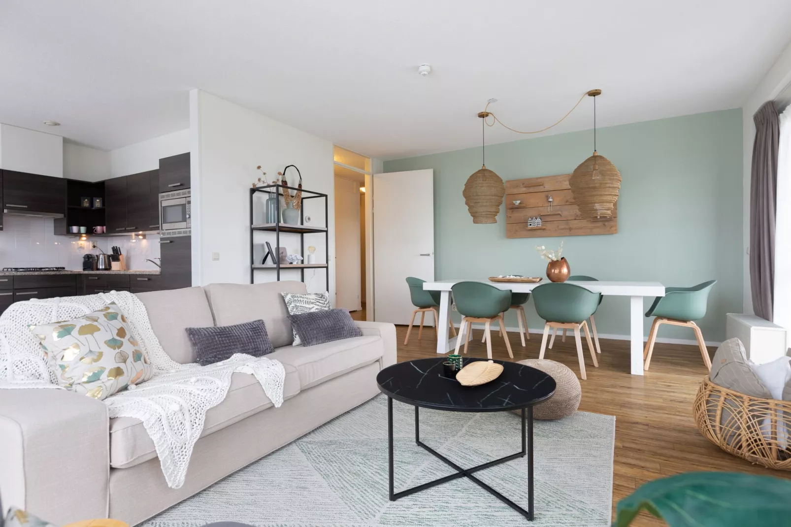 Scheveningen Harbour 80C-Living room
