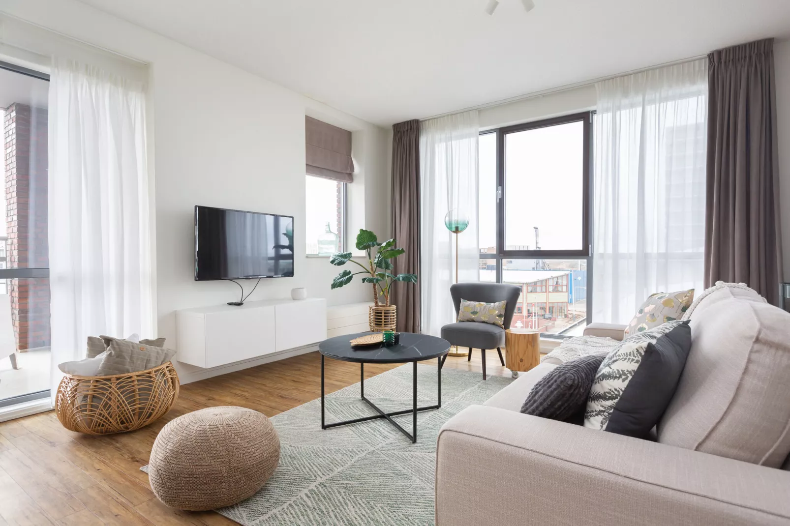 Scheveningen Harbour 80C-Living room