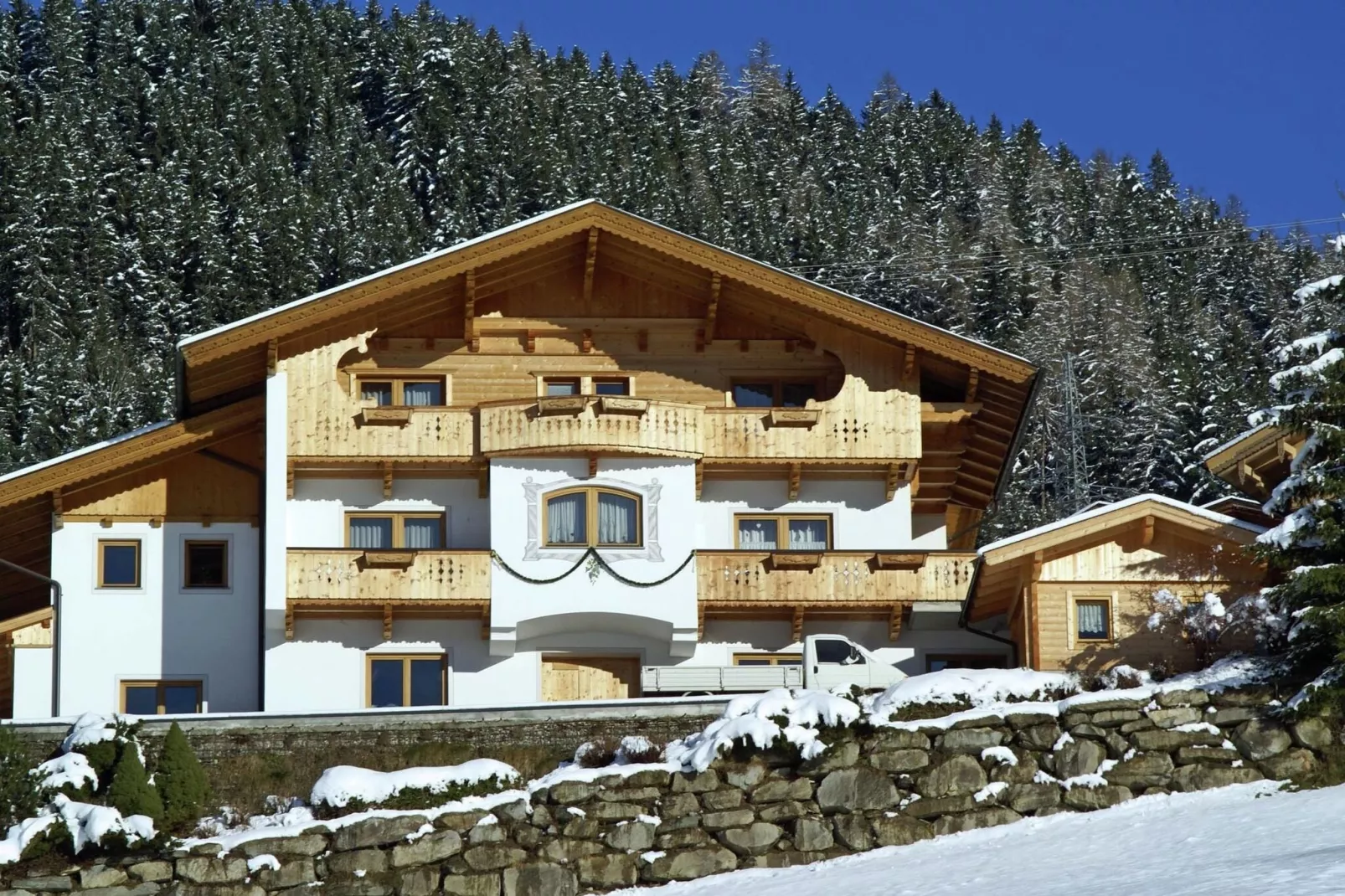 Ferienappartment Schragl-Exterior winter