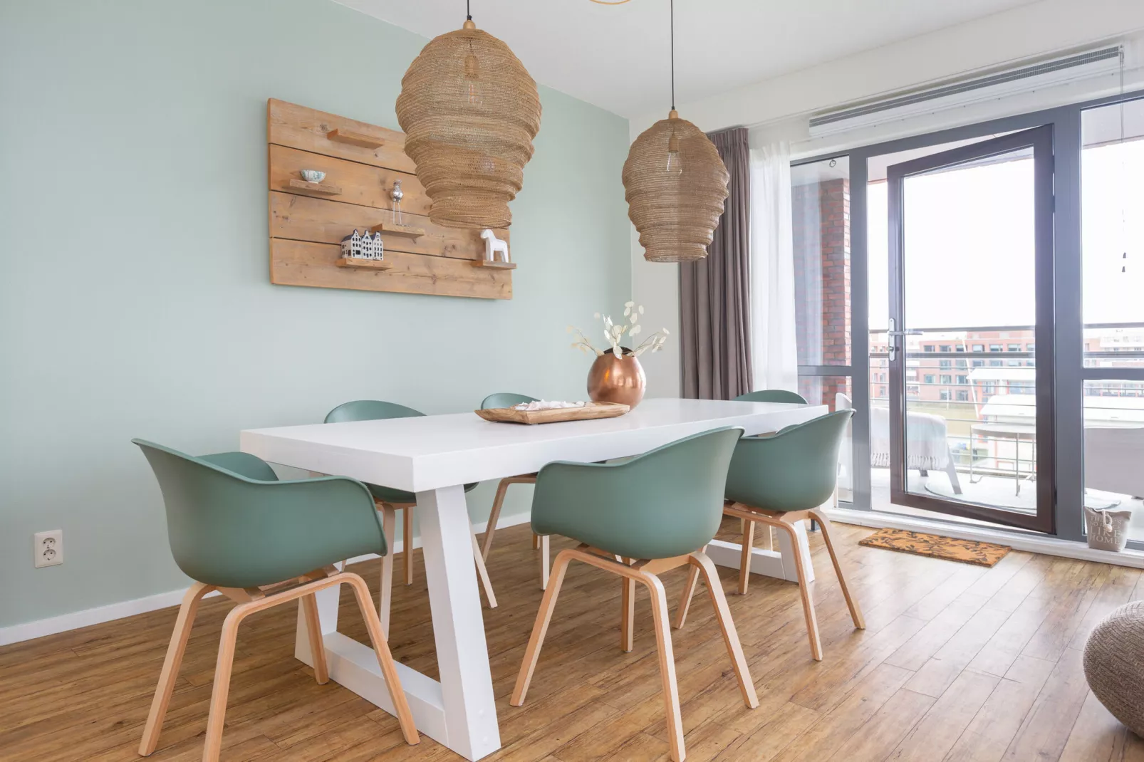 Scheveningen Harbour 80C-Dining room