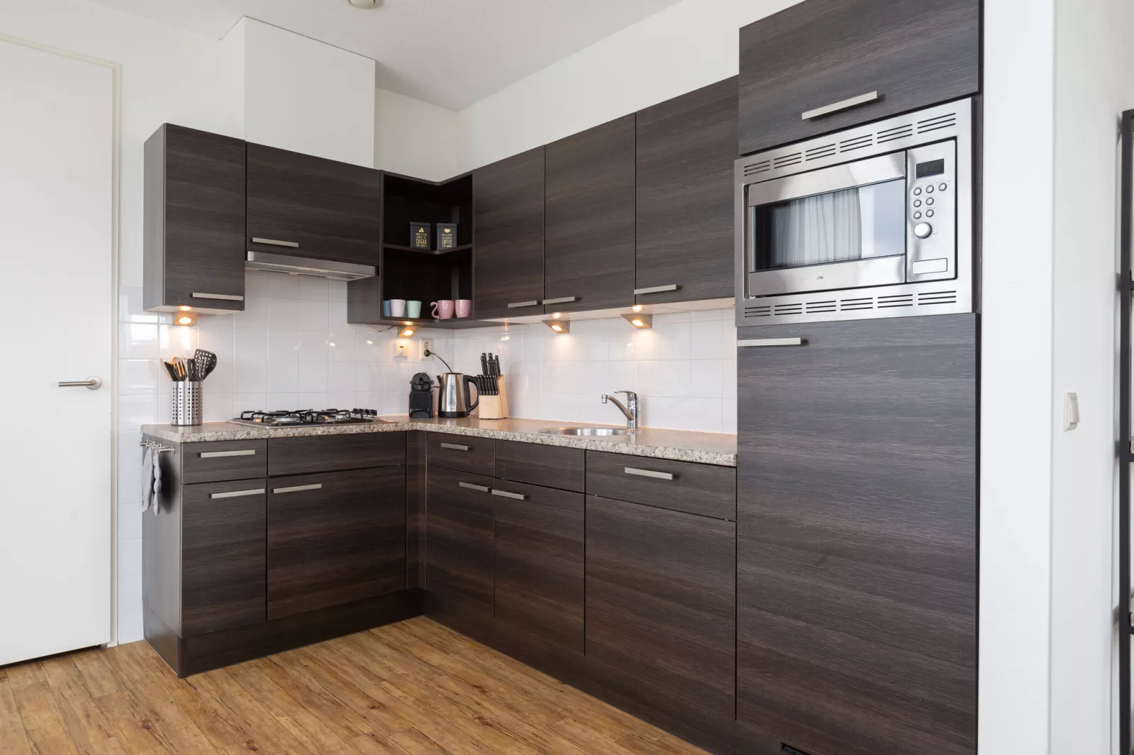 Scheveningen Harbour 80C-Kitchen