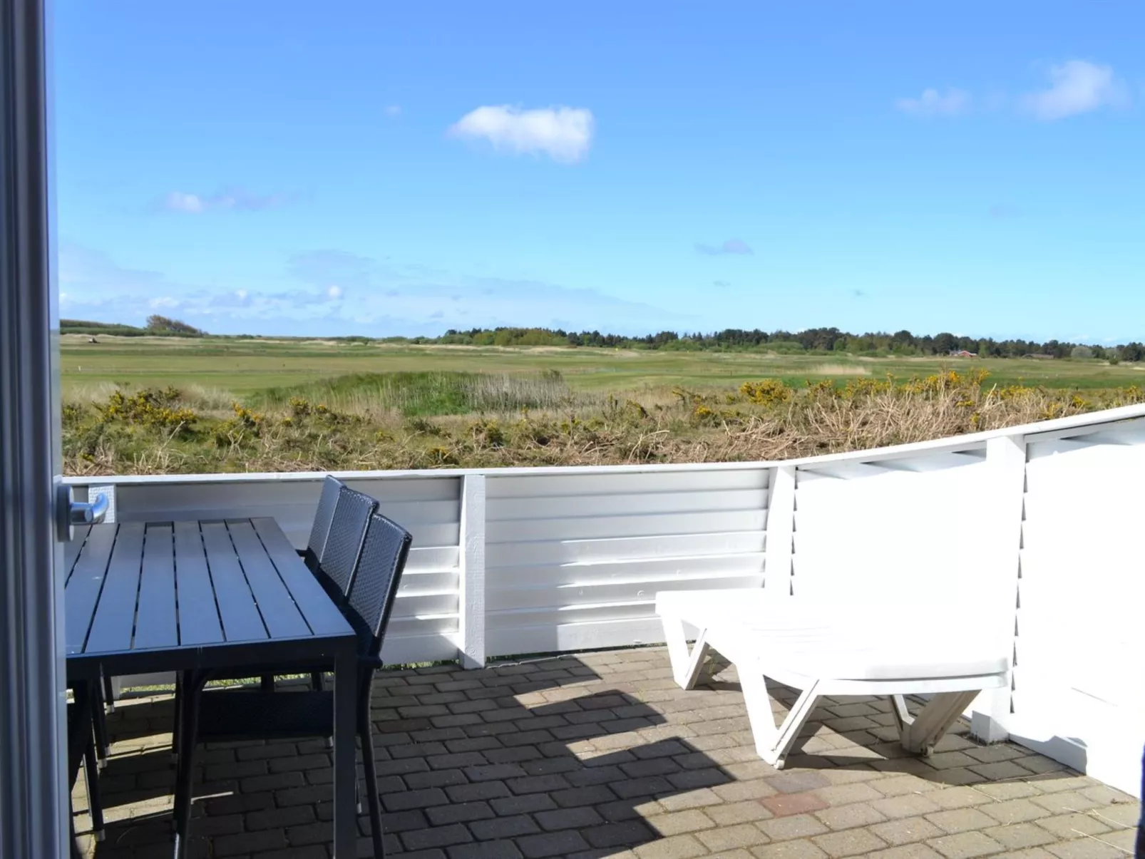 "Auti" - 2.3km from the sea-Outside