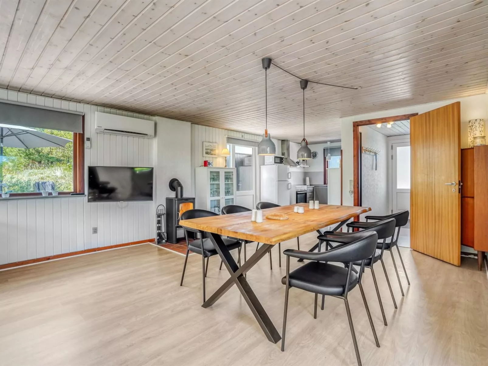 "Halfdan" - 1.1km from the sea-Inside