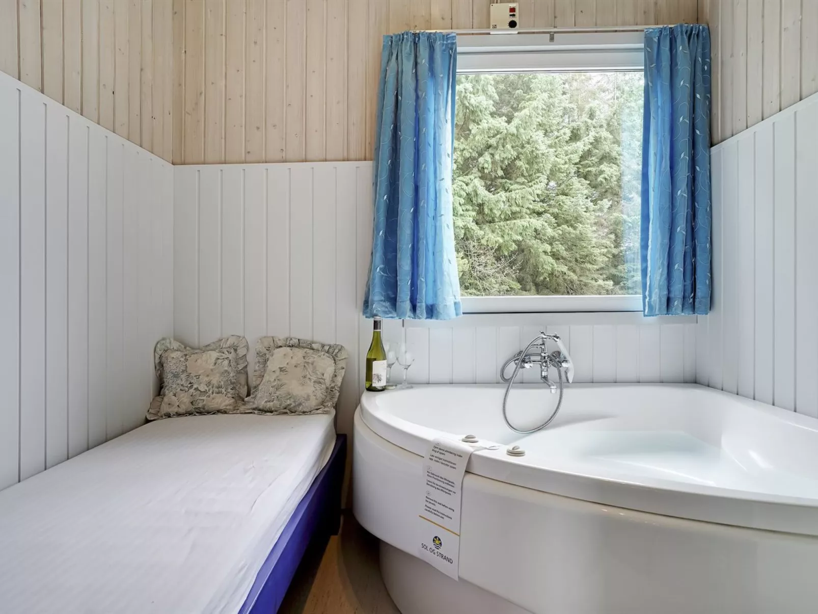 "Gunvor" - 1km from the sea-Inside