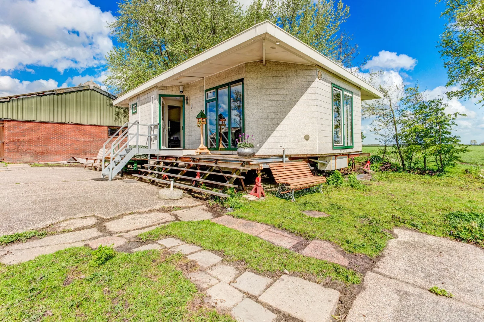 Gezellige Boerderij met chalet in Friesland-Außenbereich Sommer