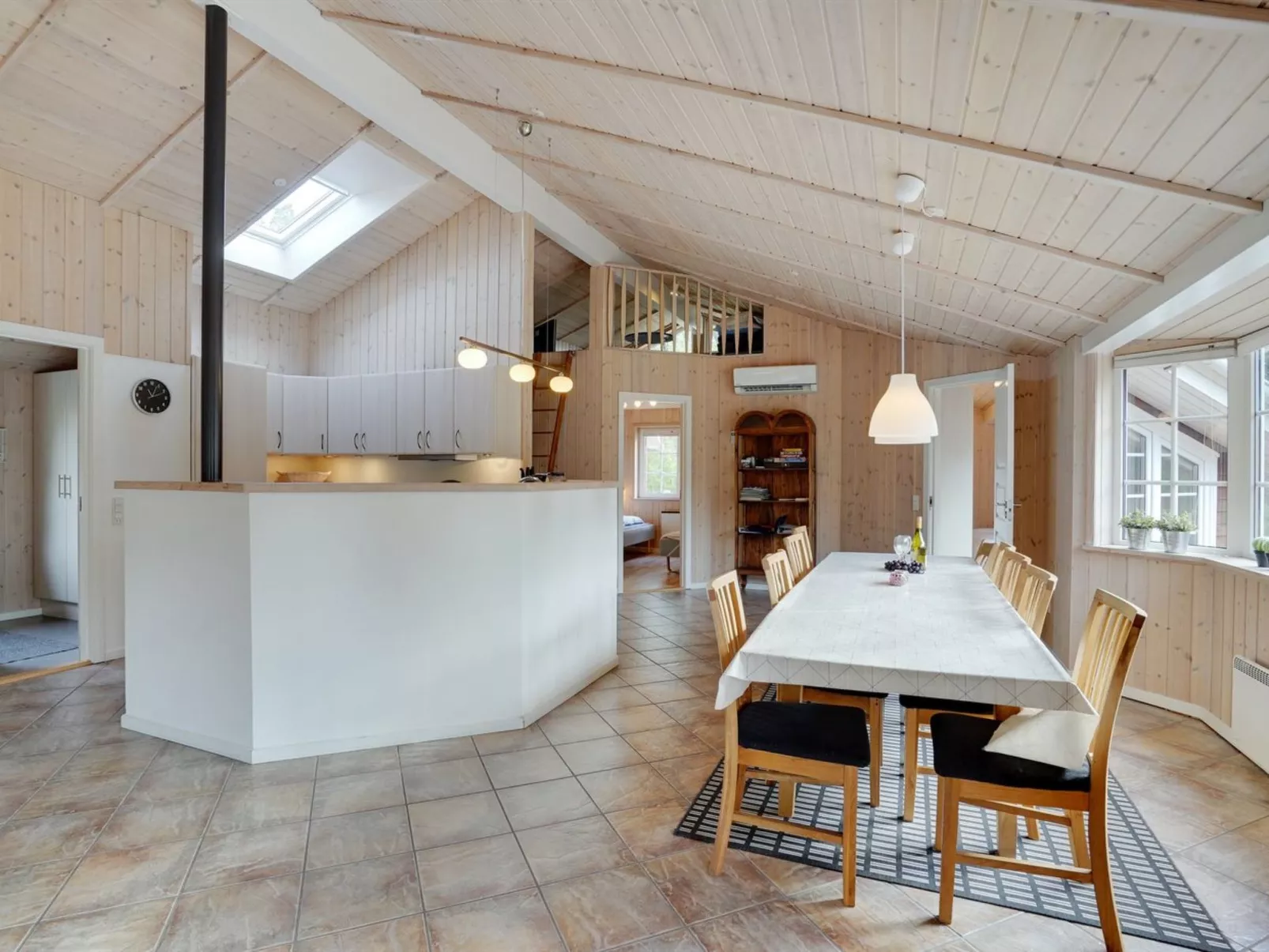 "Orpah" - 2.5km from the sea-Inside