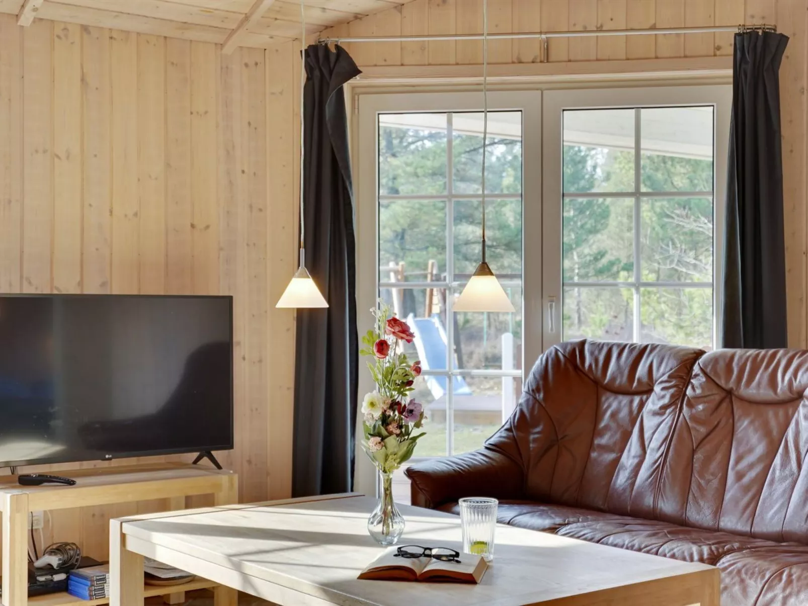 "Orpah" - 2.5km from the sea-Inside