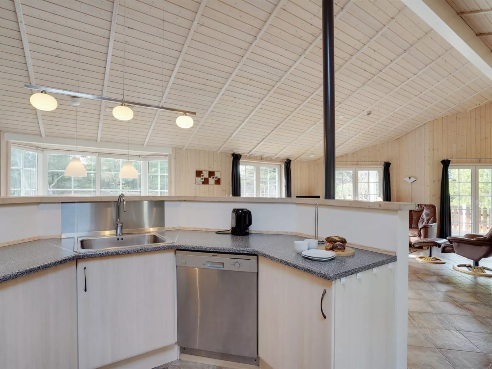 "Orpah" - 2.5km from the sea-Inside