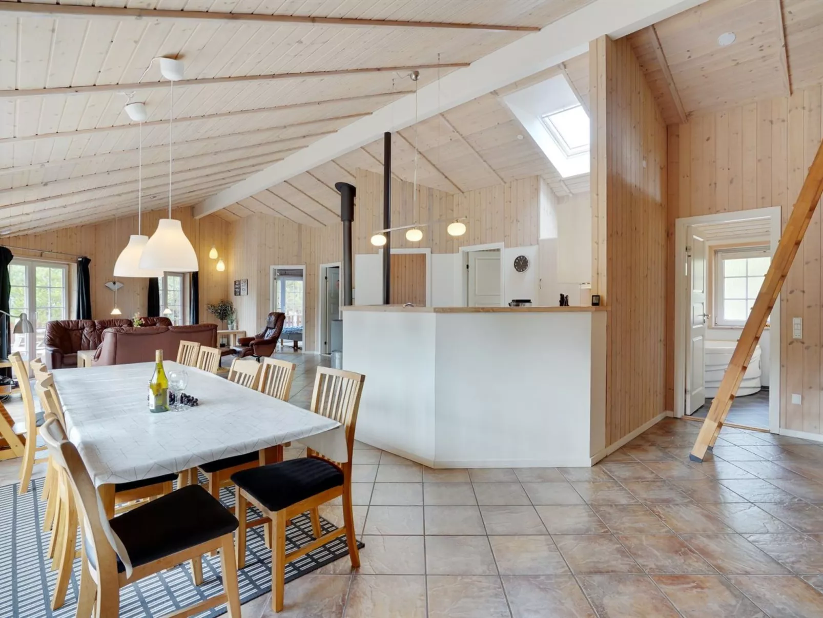 "Orpah" - 2.5km from the sea-Inside