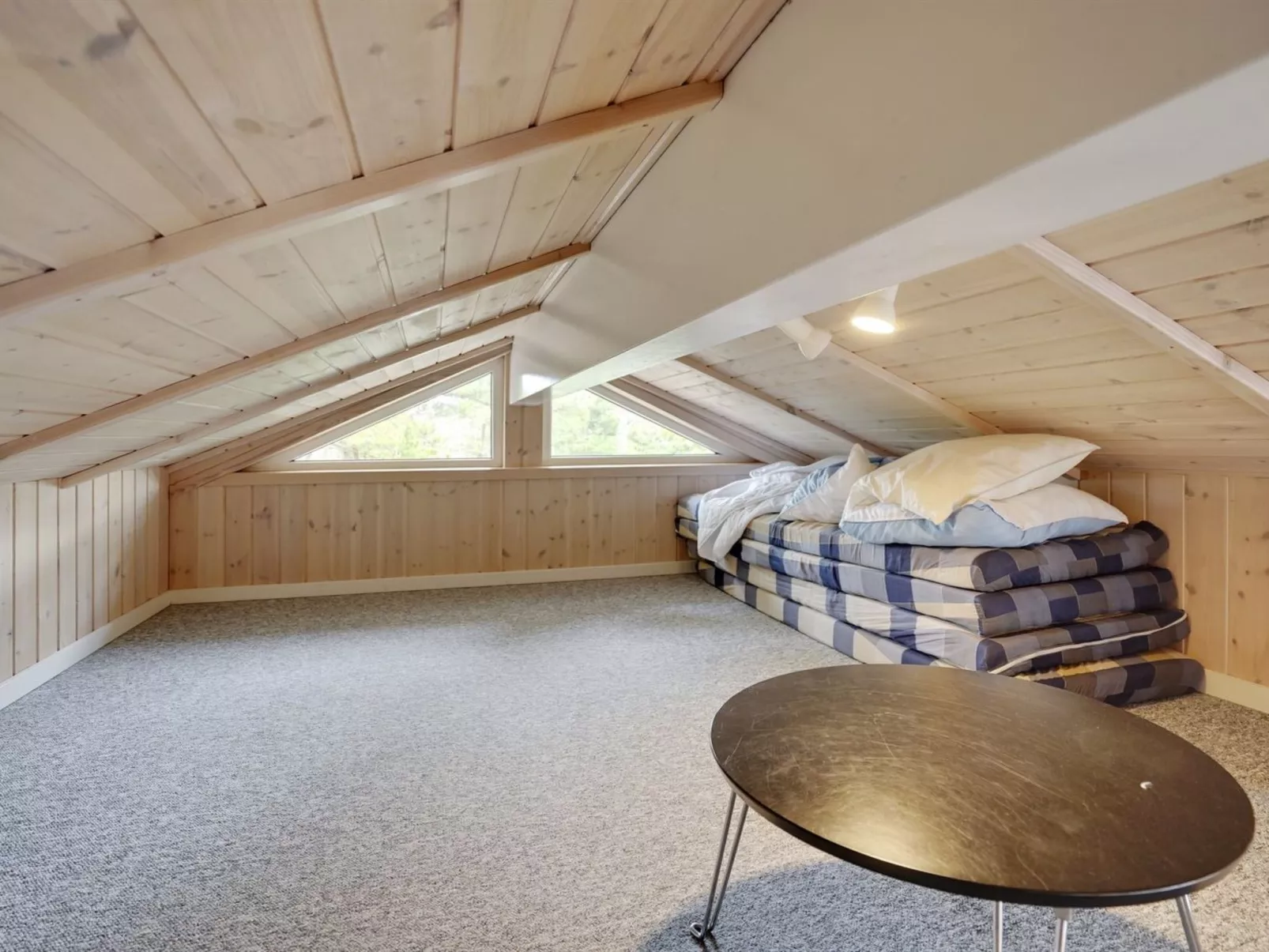 "Orpah" - 2.5km from the sea-Inside