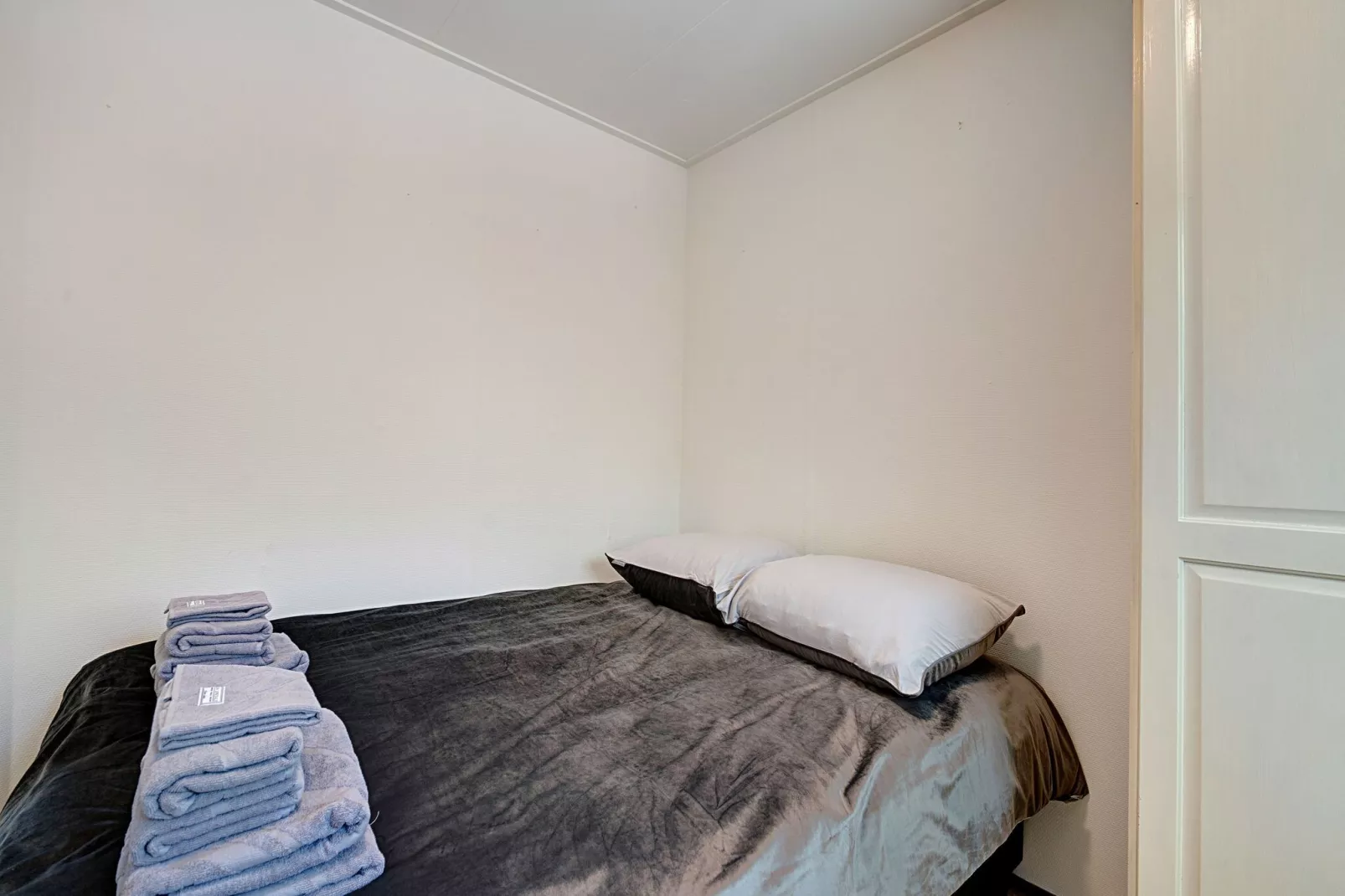 Gezellige Boerderij met chalet in Friesland-Schlafzimmer
