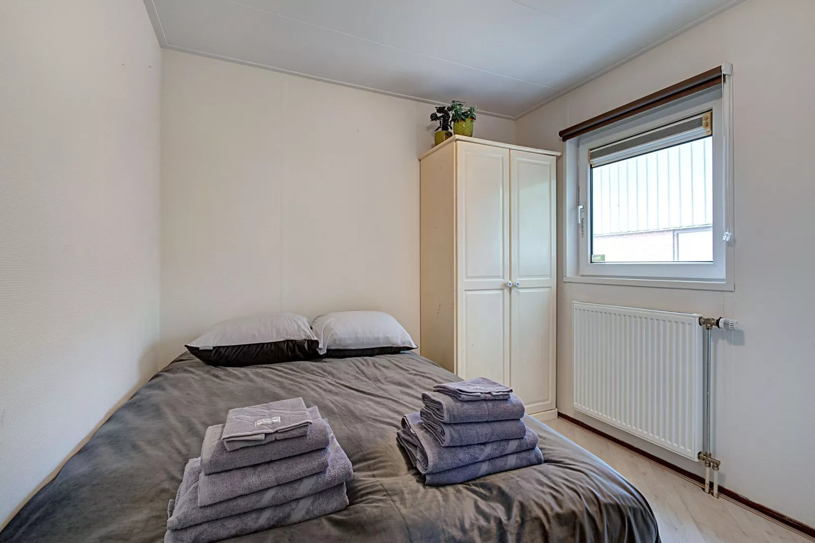 Gezellige Boerderij met chalet in Friesland-Schlafzimmer