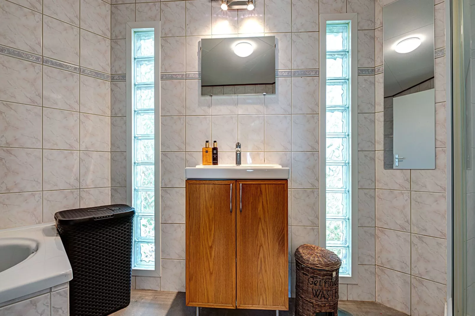 Gezellige Boerderij met chalet in Friesland-Badezimmer