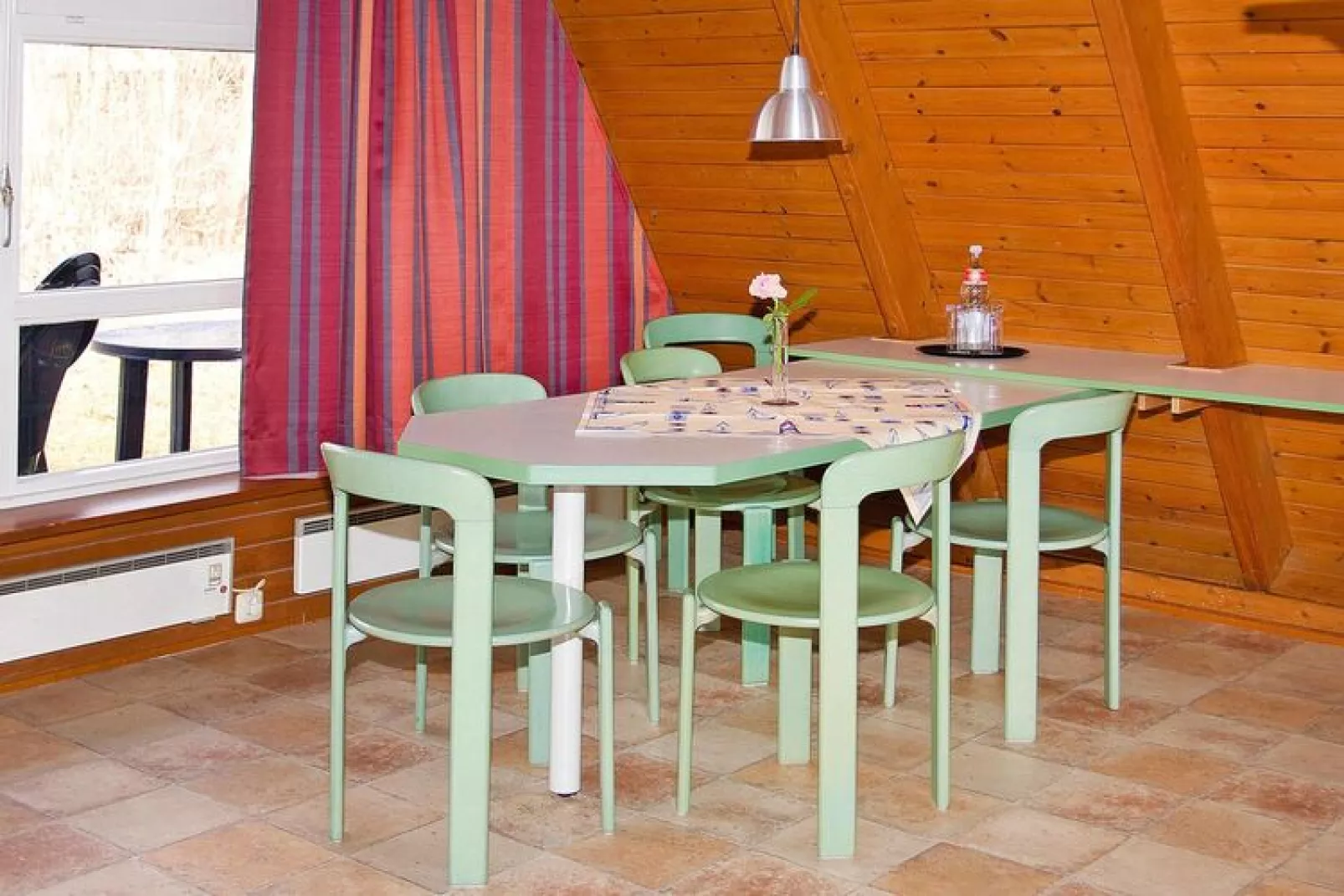 Nurdachhaus Sparpreis 65 qm-Dining room