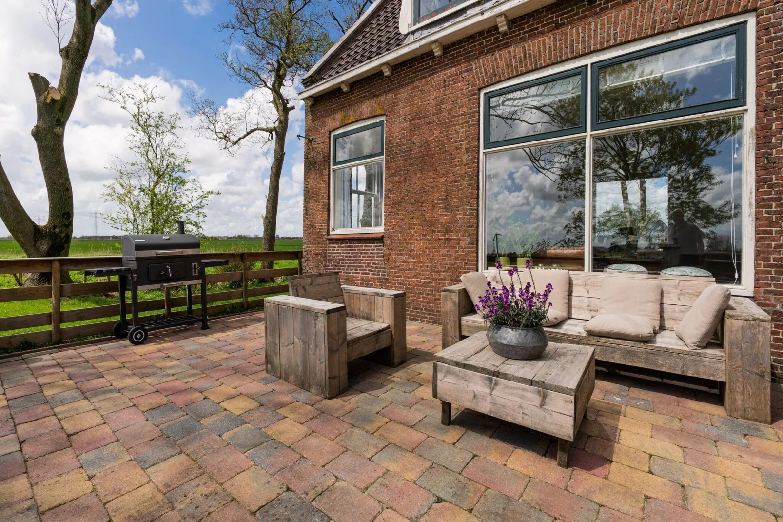 Gezellige Boerderij met chalet in Friesland-Terrassenbalkon