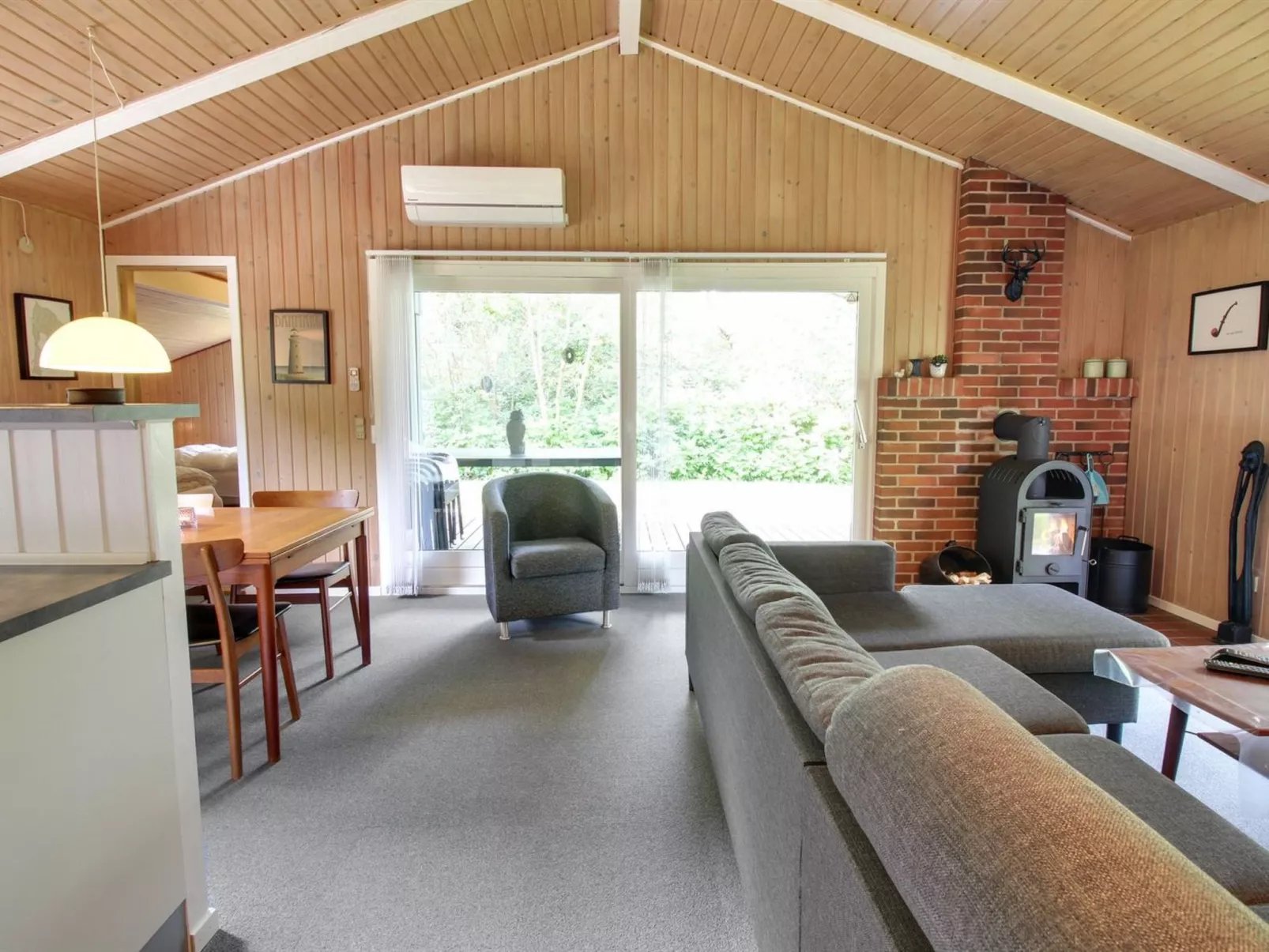 "Fredger" - 1.8km from the sea-Inside