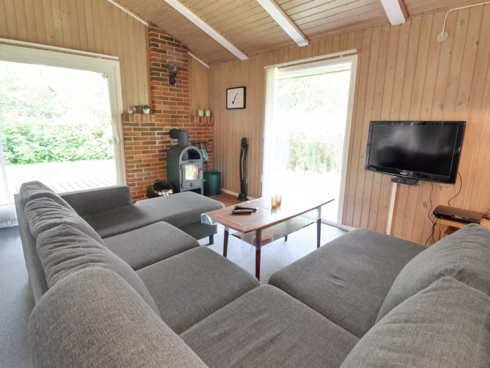 "Fredger" - 1.8km from the sea-Inside